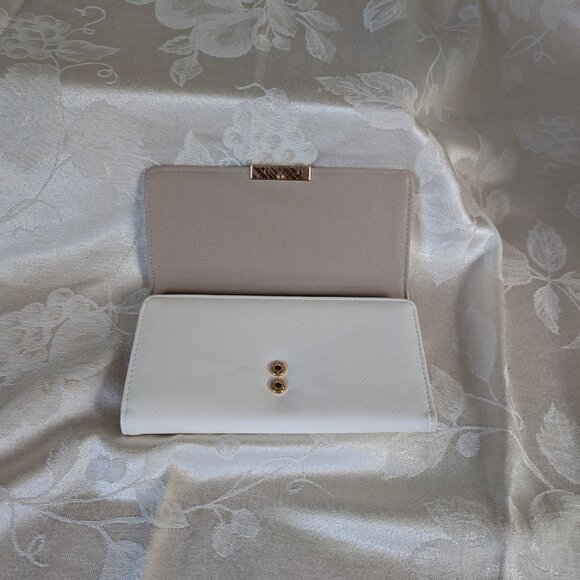 White with Gold LOVE billfold wallet - Picture 3 of 7